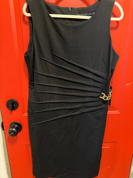 Ivanka Trump Dresses & Skirts - Ivanka Trump Black Sleeveless Sheath Dress with Gold Chain Accent